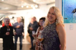 Lisa de Boer, glass artist at Glass Xpression gallery night.